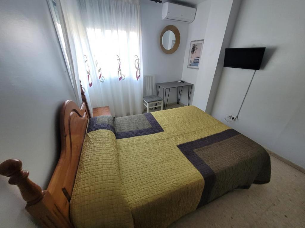 Hostal Mediterraneo Торре-дель-Мар Экстерьер фото
