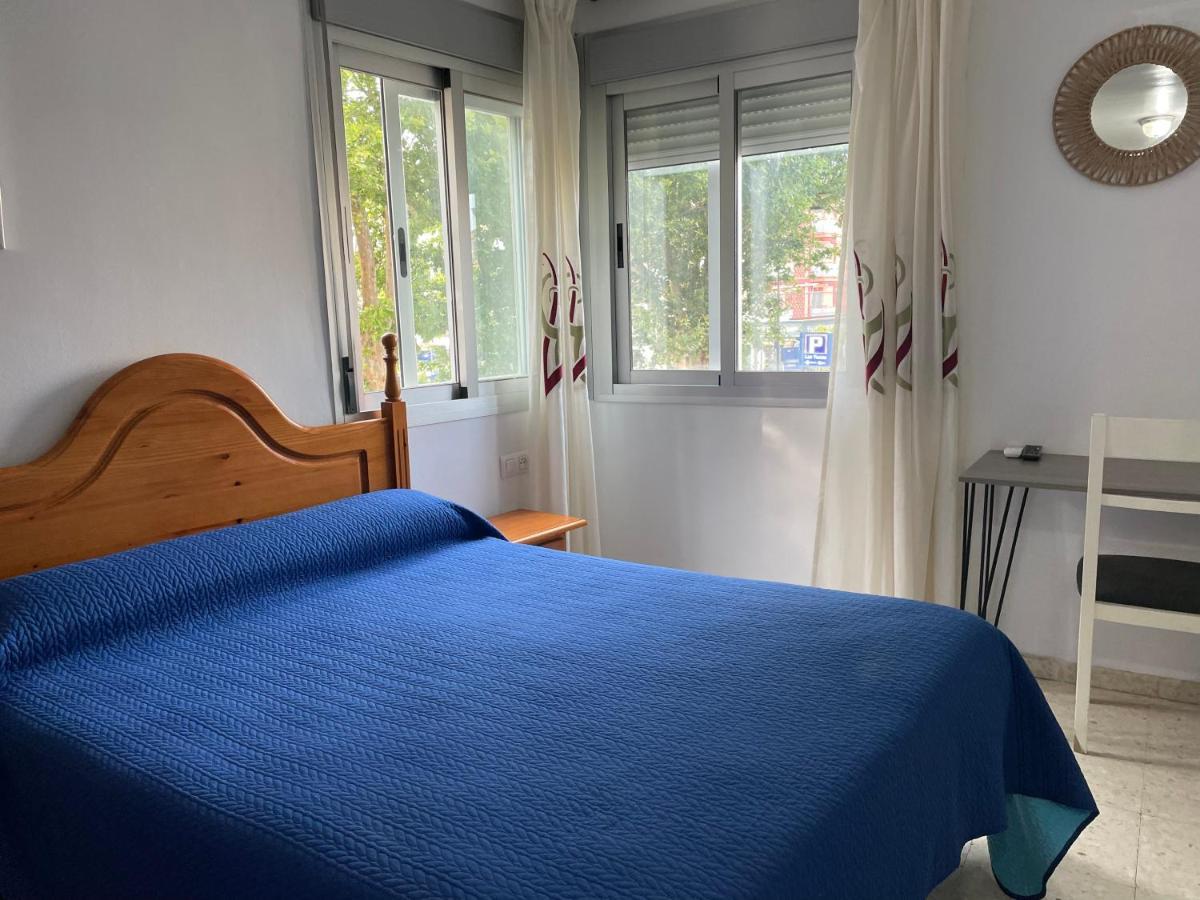 Hostal Mediterraneo Торре-дель-Мар Экстерьер фото