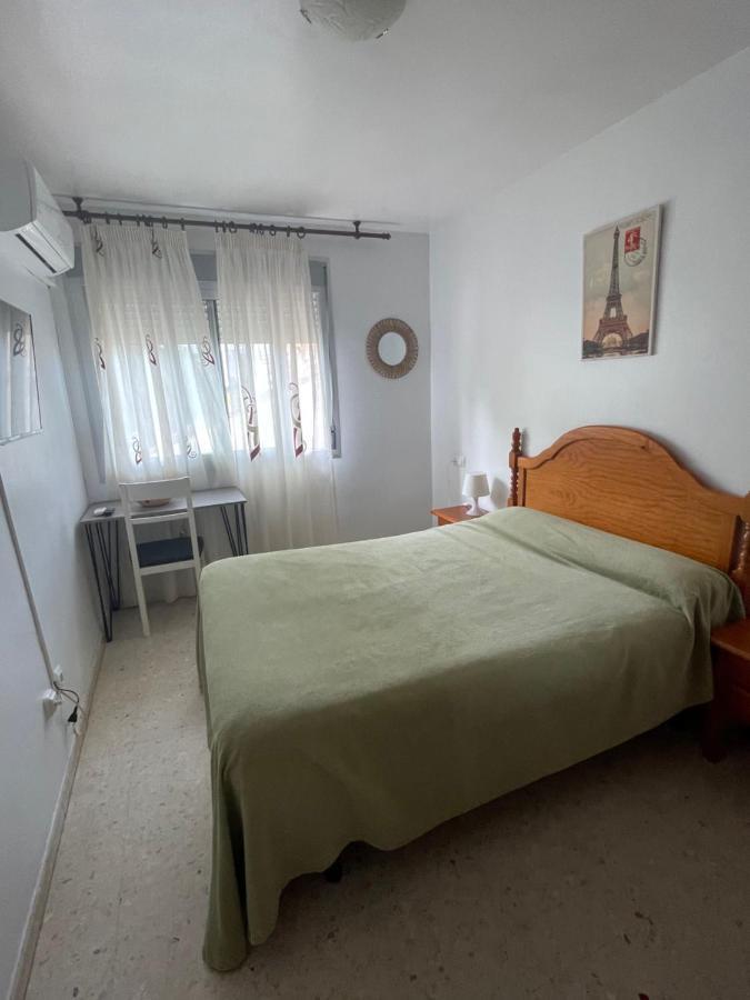 Hostal Mediterraneo Торре-дель-Мар Экстерьер фото