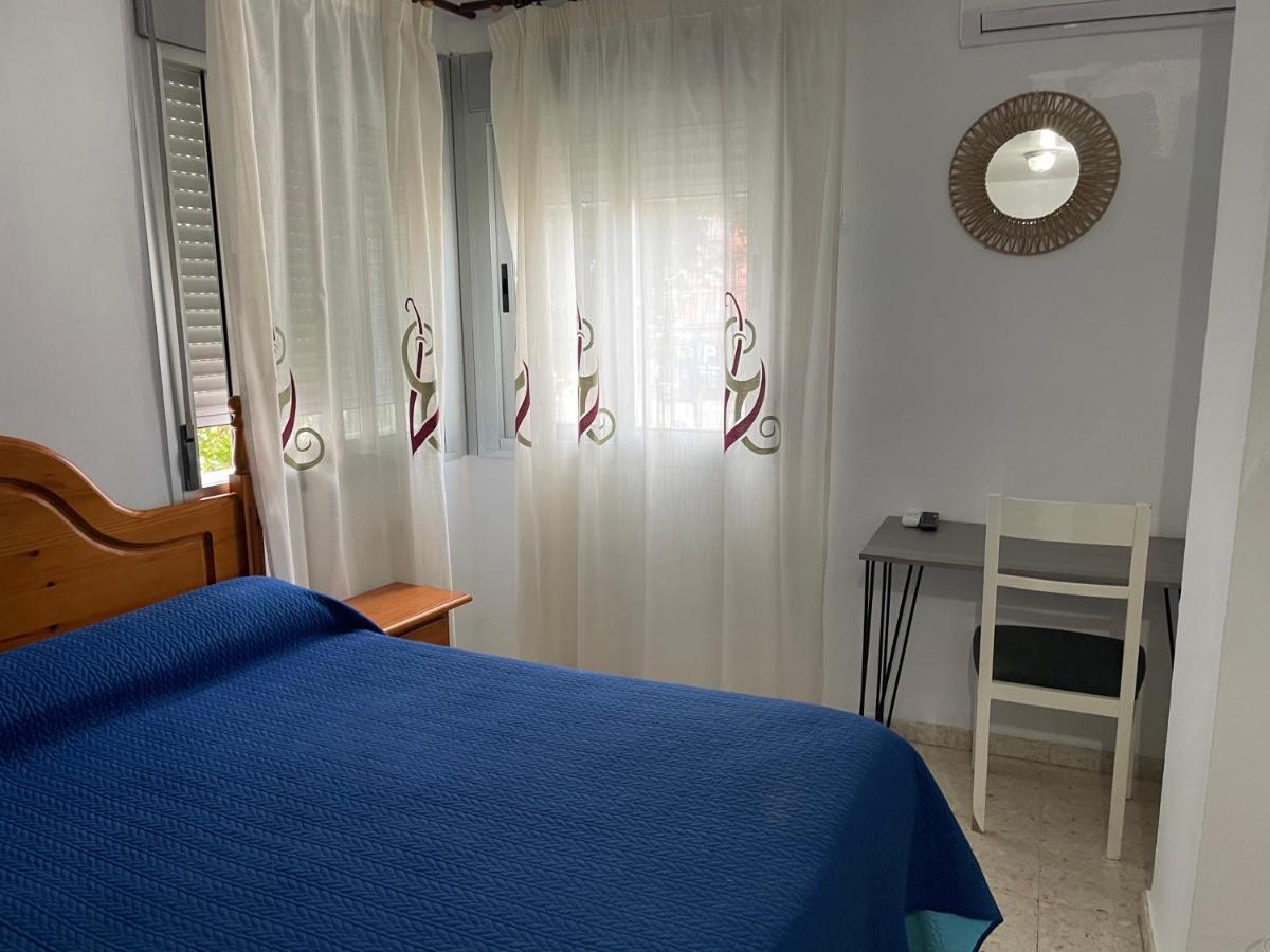 Hostal Mediterraneo Торре-дель-Мар Экстерьер фото