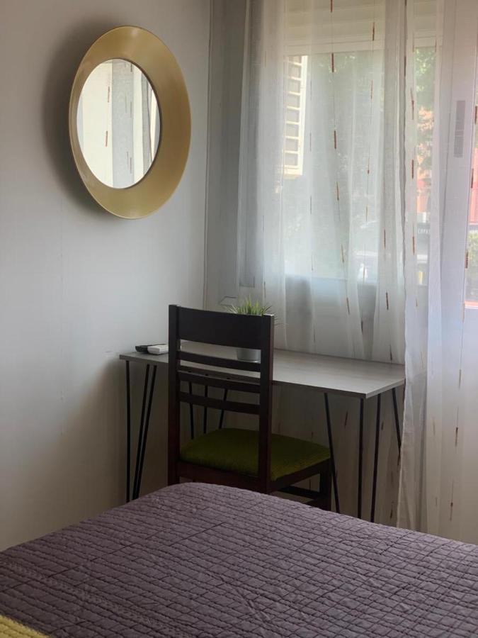 Hostal Mediterraneo Торре-дель-Мар Экстерьер фото