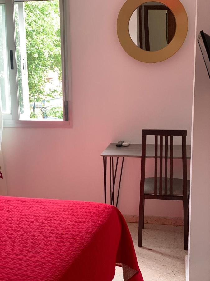 Hostal Mediterraneo Торре-дель-Мар Экстерьер фото