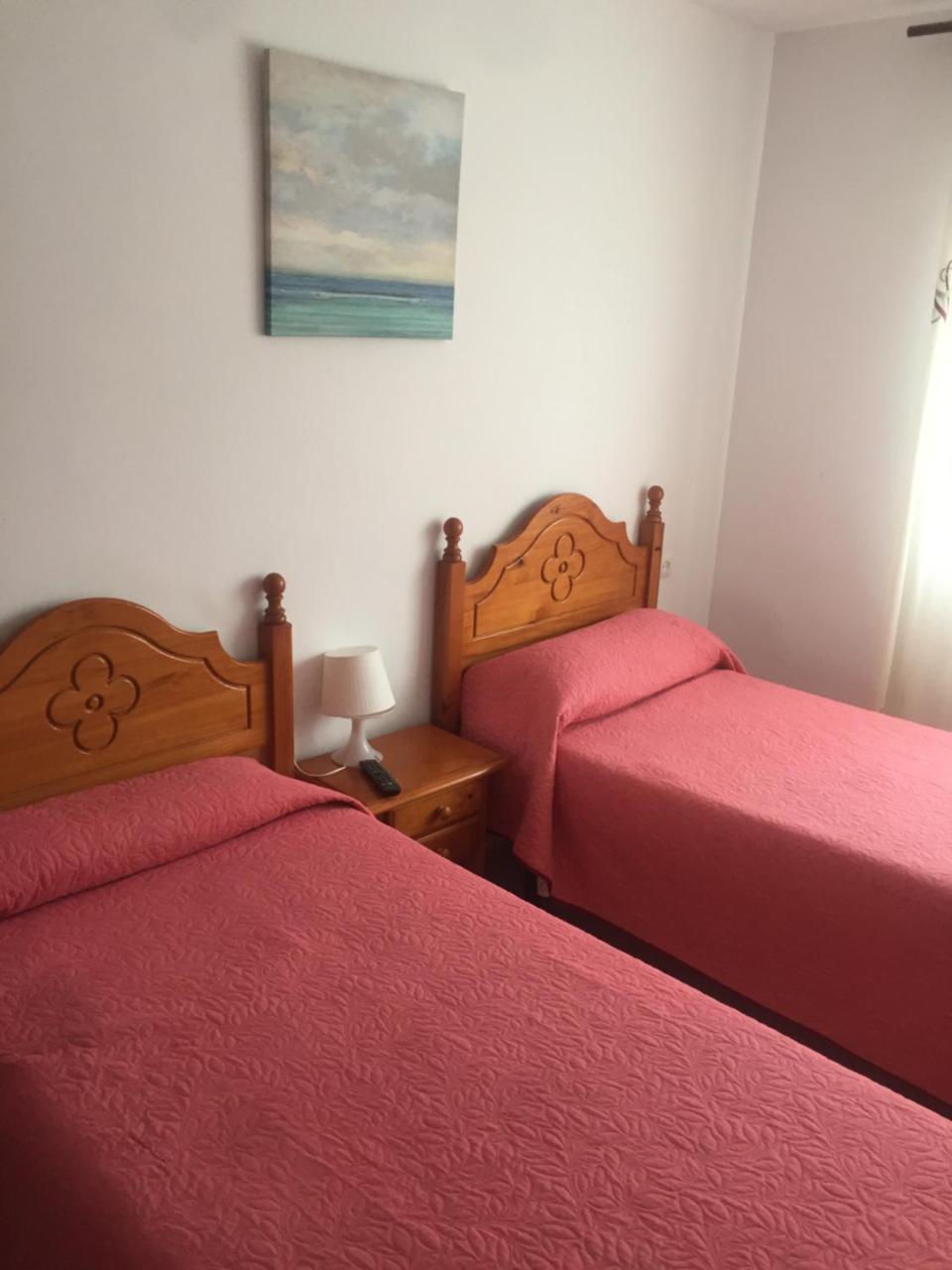 Hostal Mediterraneo Торре-дель-Мар Экстерьер фото