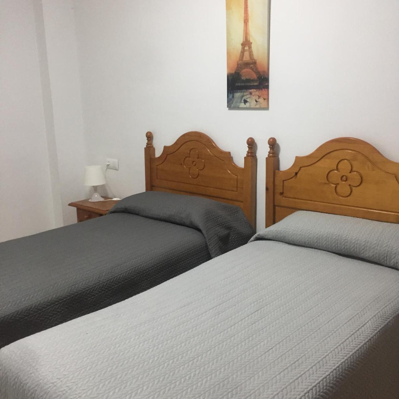 Hostal Mediterraneo Торре-дель-Мар Экстерьер фото