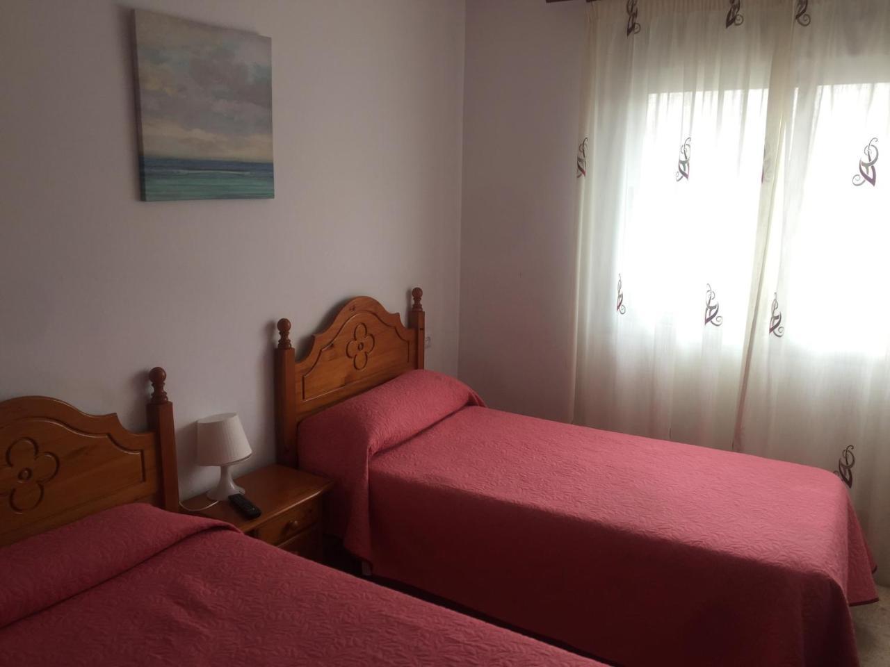 Hostal Mediterraneo Торре-дель-Мар Экстерьер фото