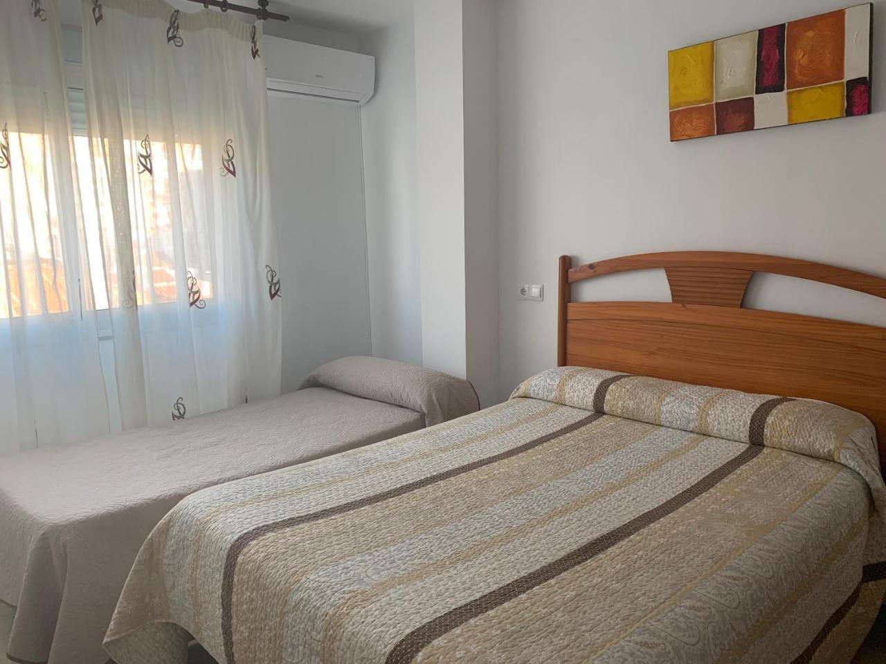 Hostal Mediterraneo Торре-дель-Мар Экстерьер фото