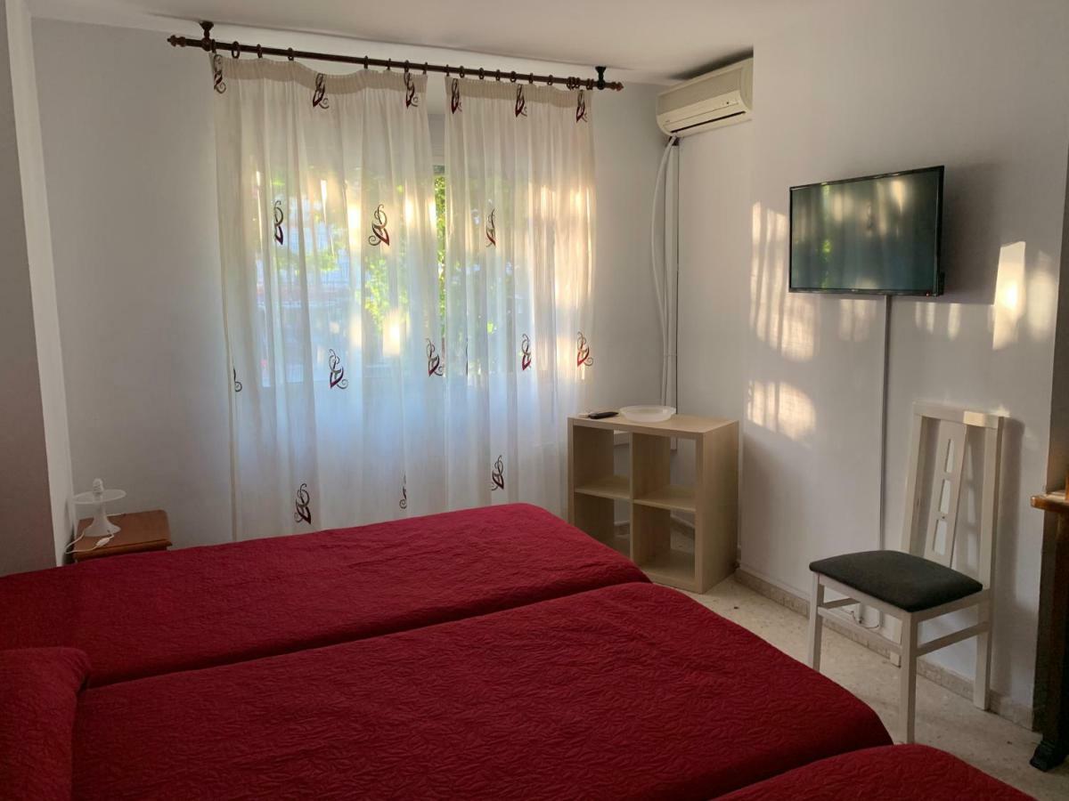 Hostal Mediterraneo Торре-дель-Мар Экстерьер фото