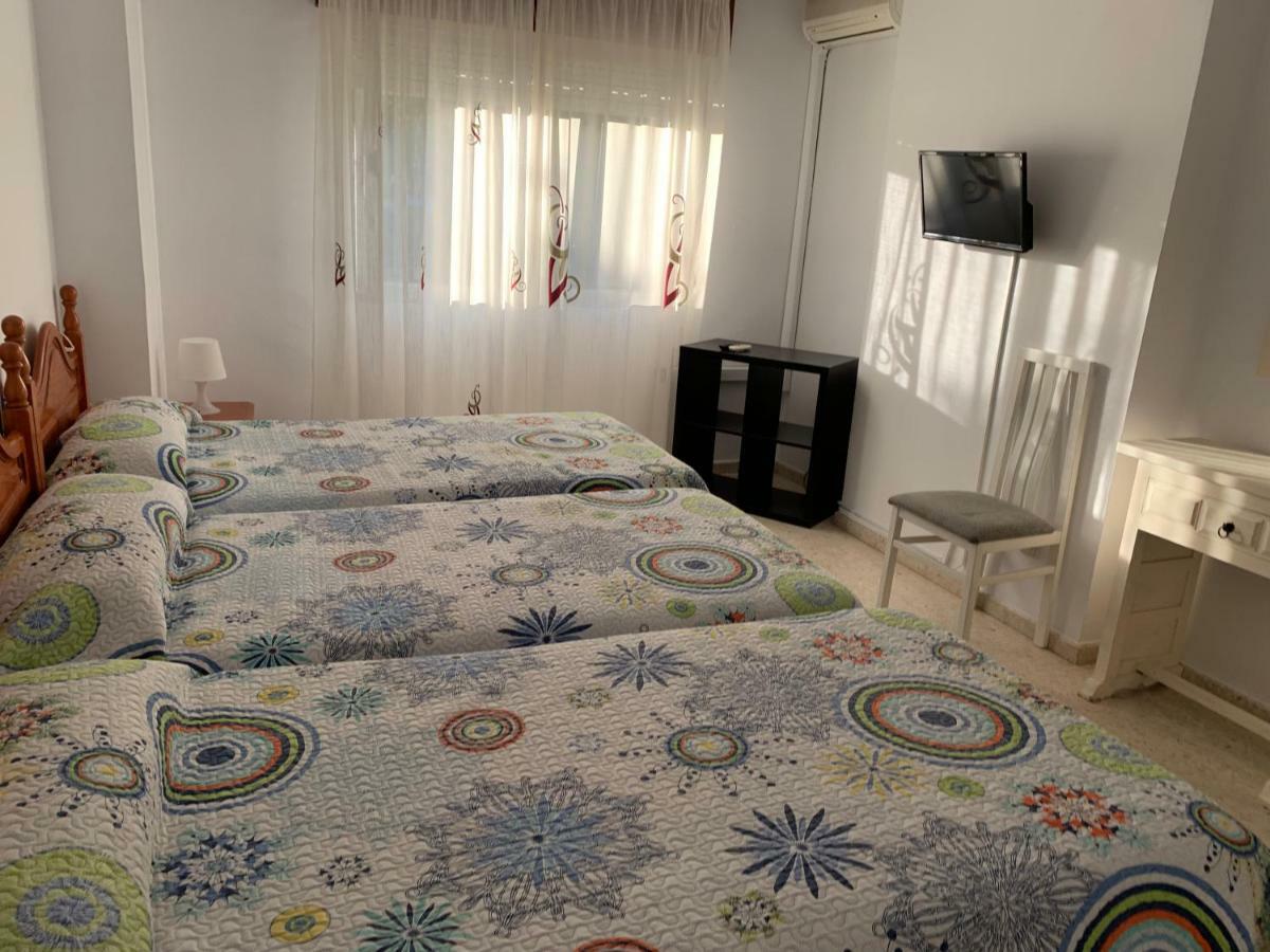 Hostal Mediterraneo Торре-дель-Мар Экстерьер фото