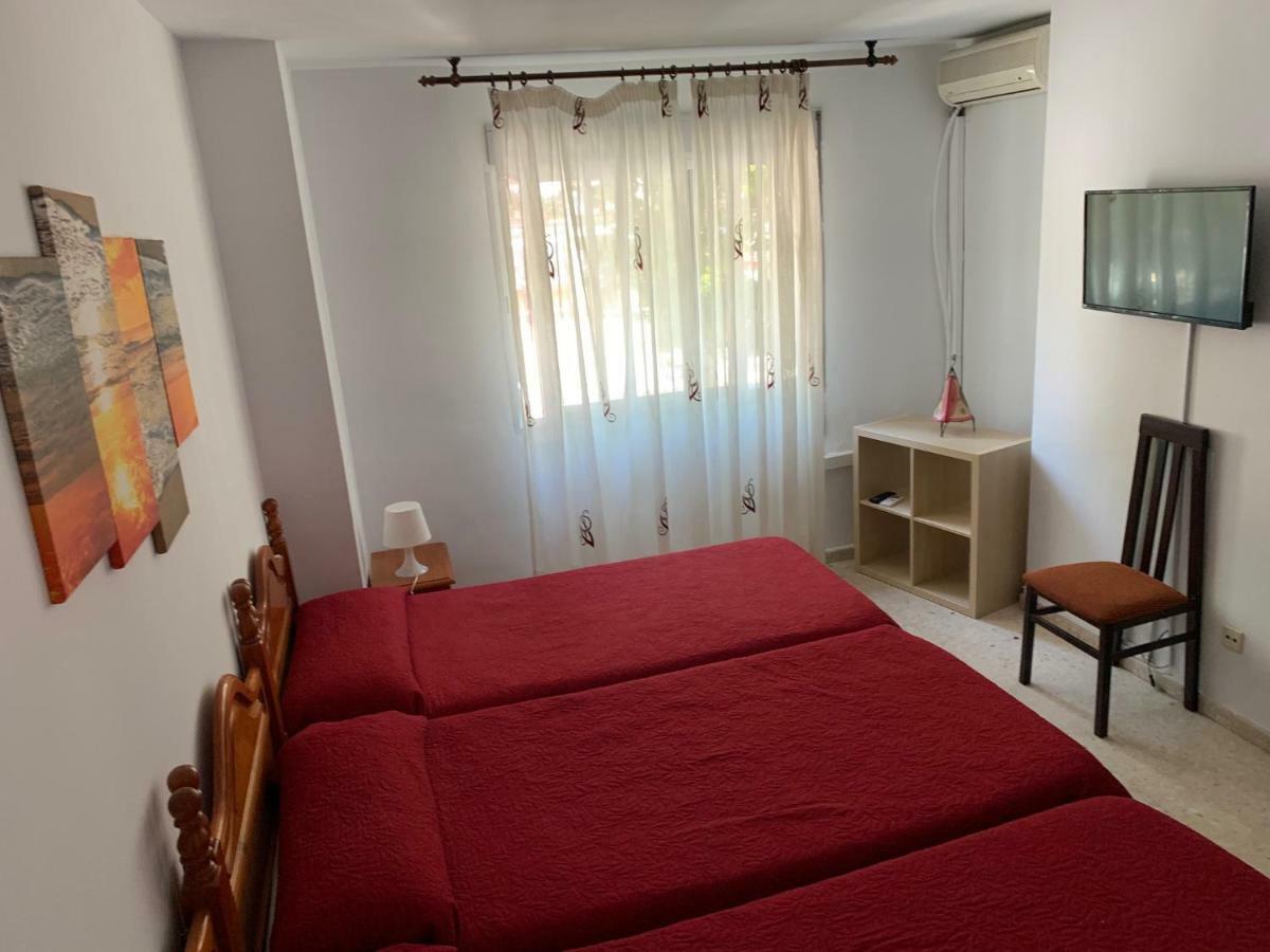 Hostal Mediterraneo Торре-дель-Мар Экстерьер фото